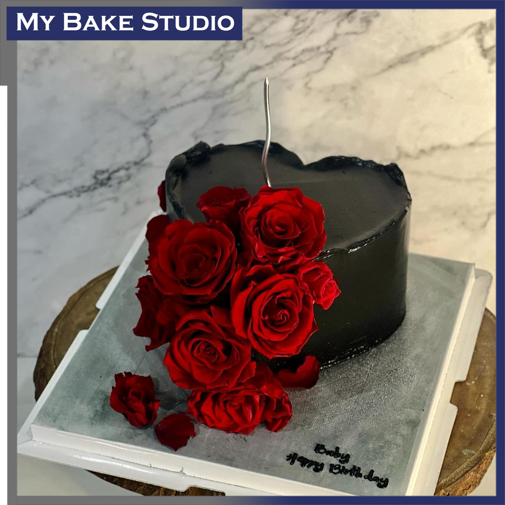 Heart & Roses Cake Black Edition